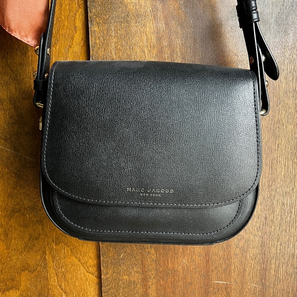 Marc Jacobs Black Leather Crossbody Bag-Classic-Lightly Used - Picture 1 of 4